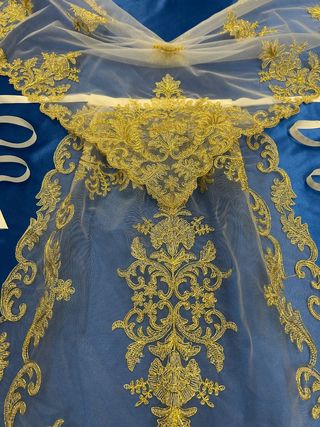 CONJUNTO NUEVO manteleta delantal bordado dorado 