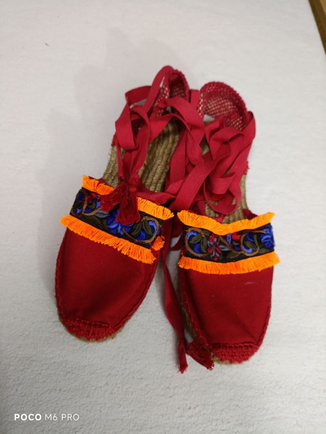 Alpargatas rojas fantasia