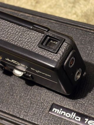 Camera fotográfica Vintage- minolta 16QT