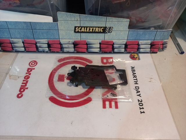 Chasis aston martin Black arrow negro