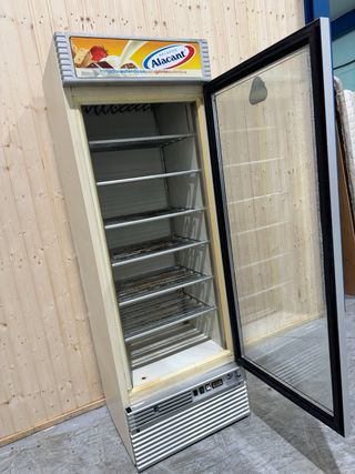 Congelador vertical de cristal