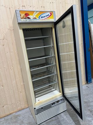 Congelador vertical de cristal