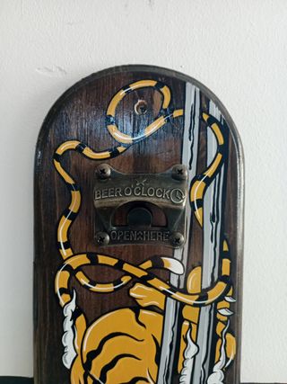 Apribottiglie a parete 