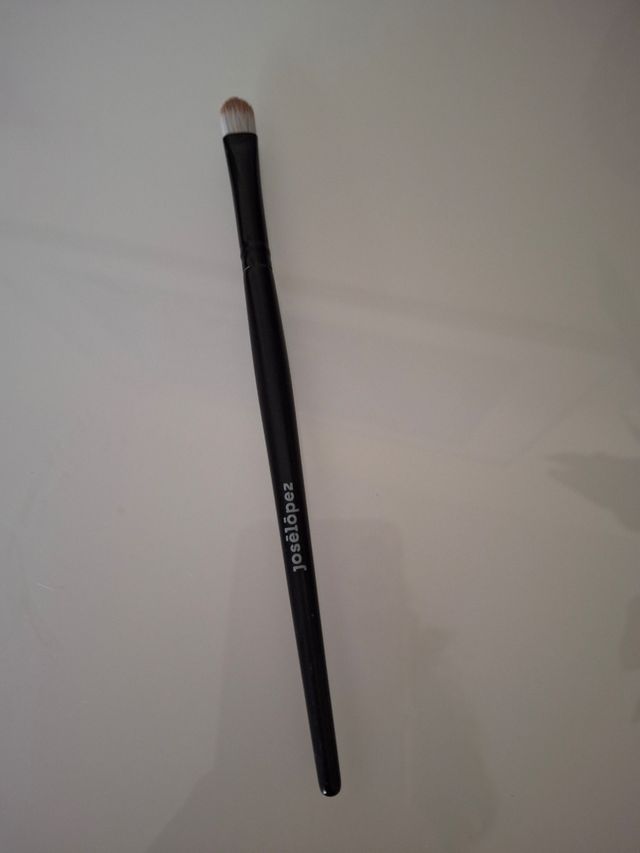 José López brocha maquillaje 