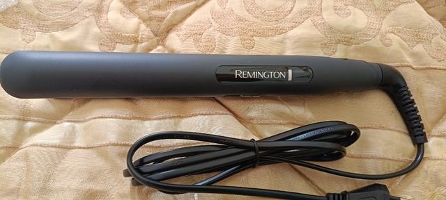 Piastra per capelli Remington mai usata