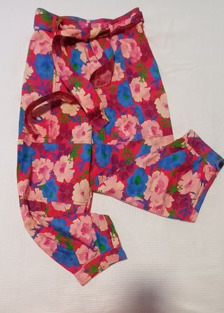 Pantalón ZARA estampado. Talla S