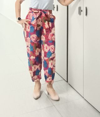Pantalón ZARA estampado. Talla S