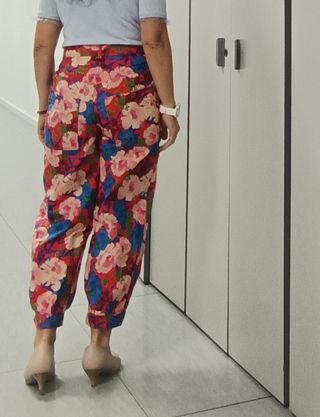 Pantalón ZARA estampado. Talla S