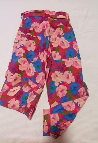 Pantalón ZARA estampado. Talla S
