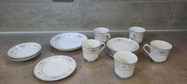 Set da the in fine porcellana