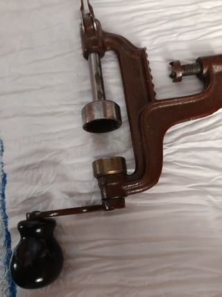 Vecchia macchinetta per cartucce nuova