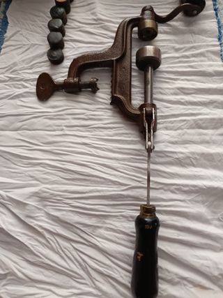 Vecchia macchinetta per cartucce nuova