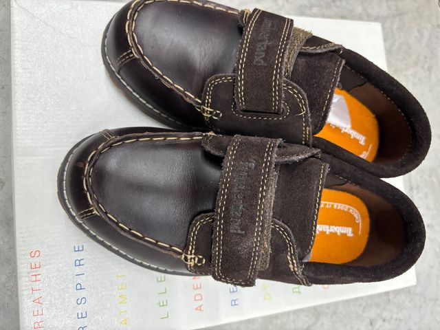 Náuticos niño tallas 27 y 29 marrón. Impecables