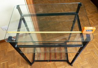 Mesa auxiliar metal negro y cristal