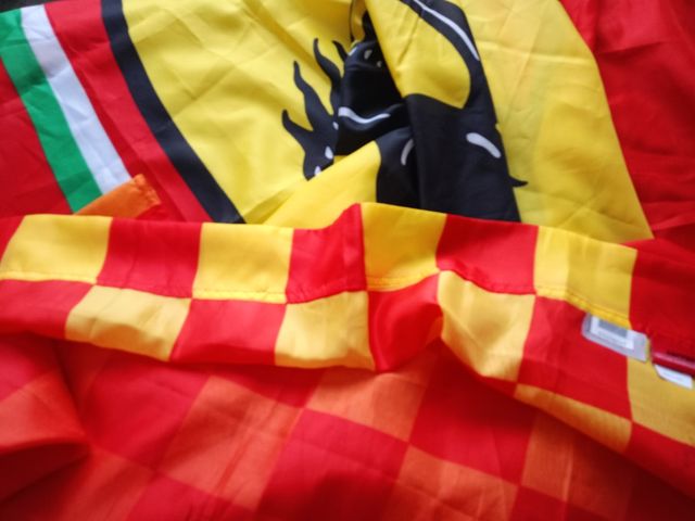 BANDERA ITALIANA DE LA ESCUDERÍA FERRAR