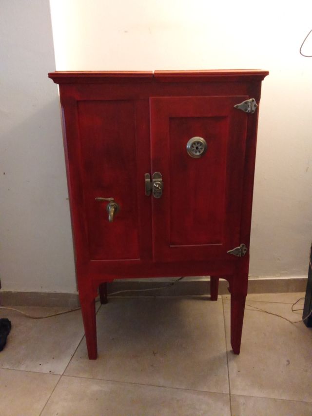 Nevera antigua restaurada