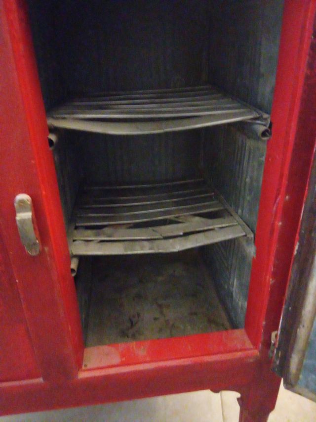 Nevera antigua restaurada