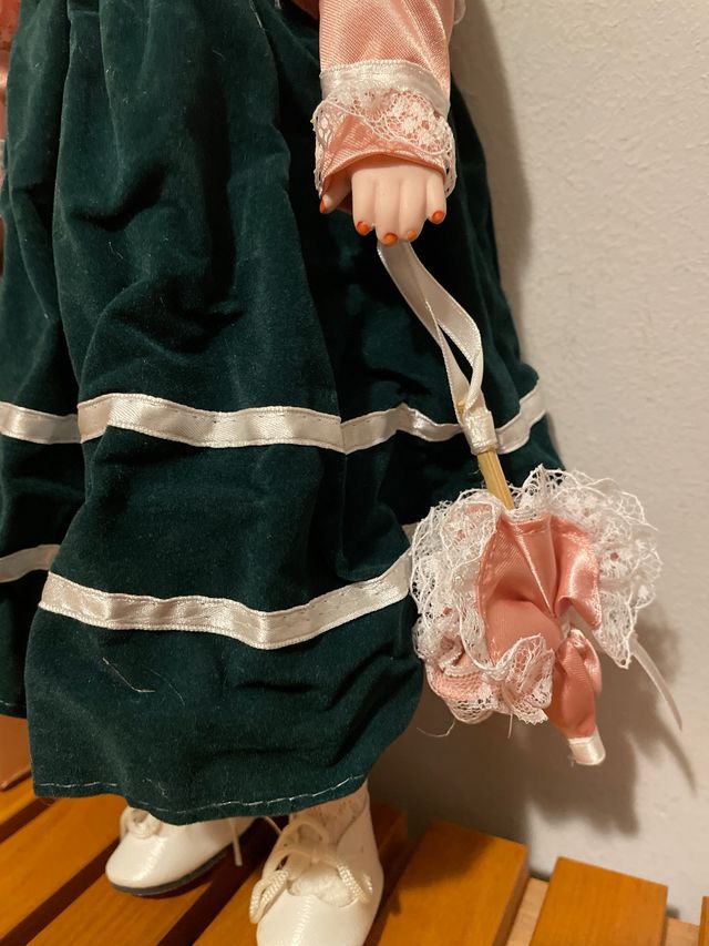 Bambola in porcellana della collezione Brooke