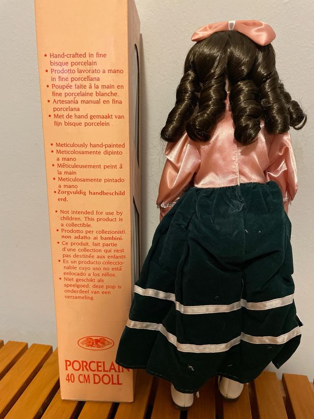 Bambola in porcellana della collezione Brooke