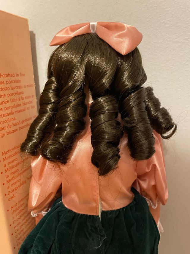 Bambola in porcellana della collezione Brooke