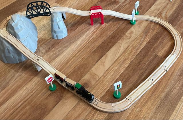 Circuito de montaña para tren de madera