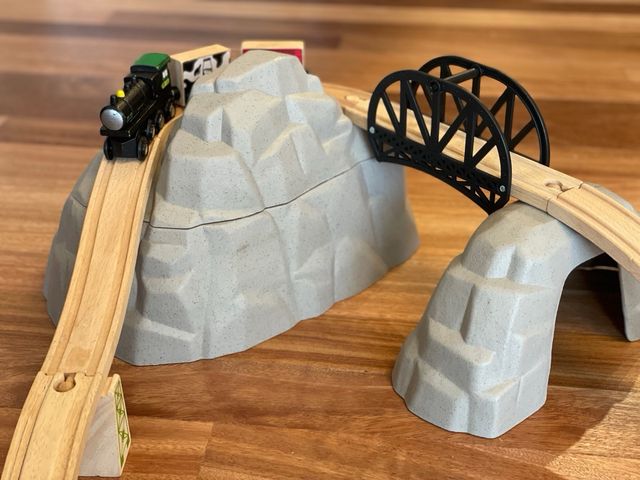 Circuito de montaña para tren de madera