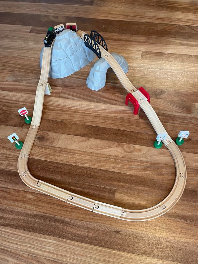 Circuito de montaña para tren de madera