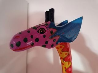 Girafa colorida de 1m feita á mão