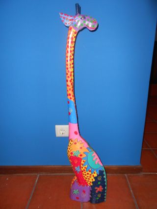 Girafa colorida de 1m feita á mão