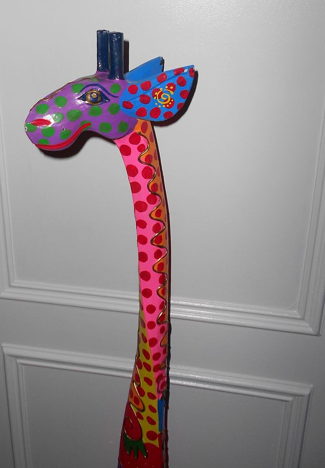 Girafa colorida de 1m feita á mão
