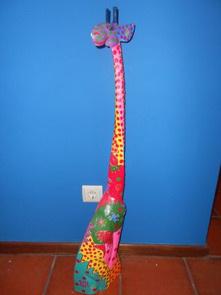 Girafa colorida de 1m feita á mão