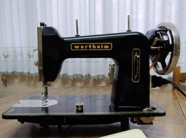 Maquina de coser antigua
