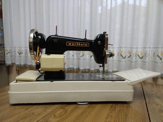 Maquina de coser antigua