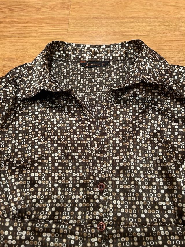 Blusa satinada marron de stradivarius