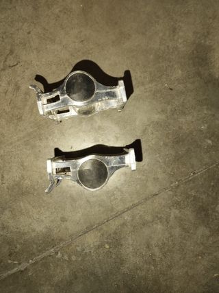 Pedales de bicicleta color metalico