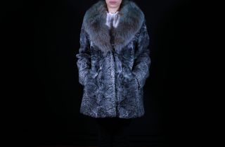 Chaquetón de astracán con cuello de zorr