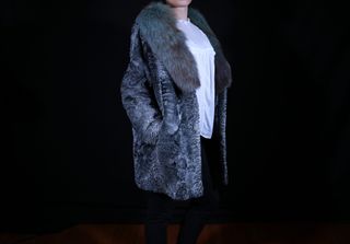 Chaquetón de astracán con cuello de zorr