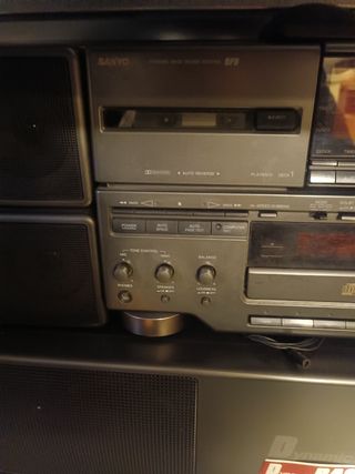 Stereo Sanyo dynamic bass SF5 