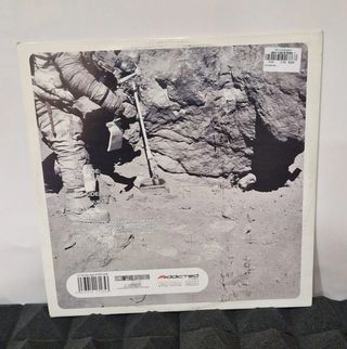 DJ Omar Presents Dánae – On The Moon