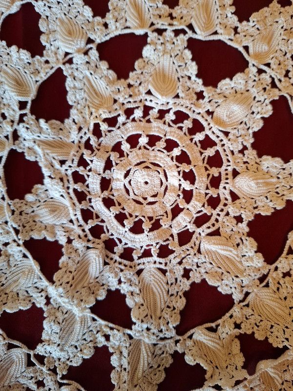 Centrotavola lavorato ad uncinetto vintage