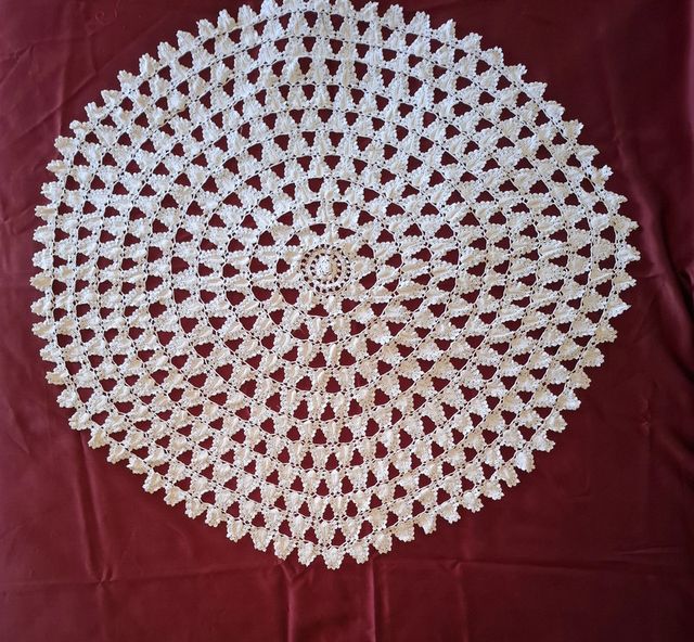 Centrotavola lavorato ad uncinetto vintage