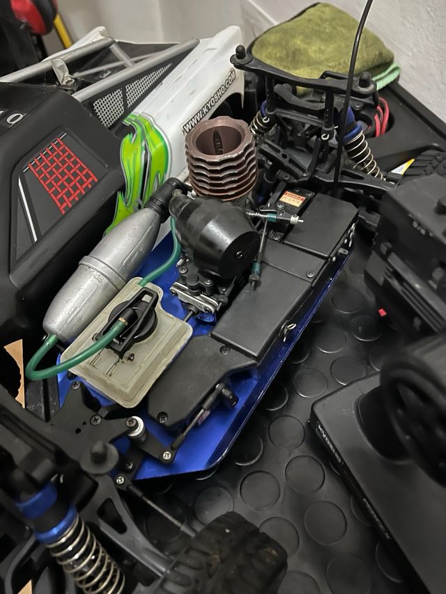 Auto a scoppio rc kyosho drt