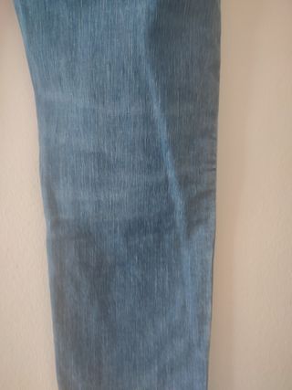 Pantalón tejano de mujer