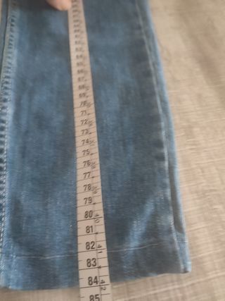 Pantalón tejano de mujer