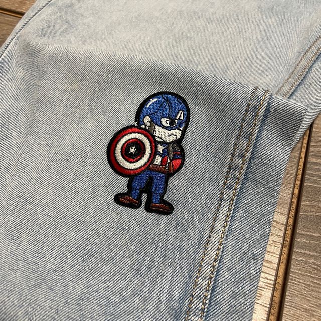 Mom Jeans w Marvel Patches