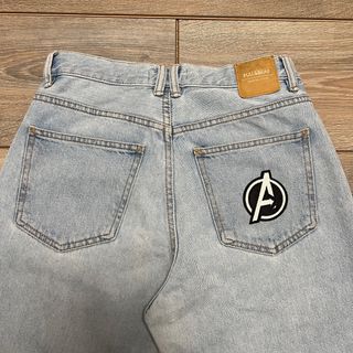 Mom Jeans w Marvel Patches