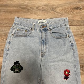 Mom Jeans w Marvel Patches