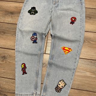 Mom Jeans w Marvel Patches