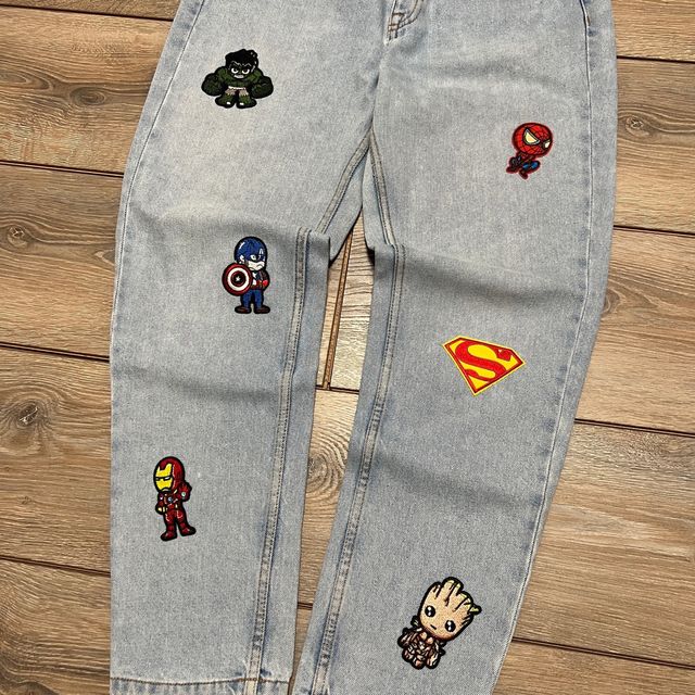 Mom Jeans w Marvel Patches