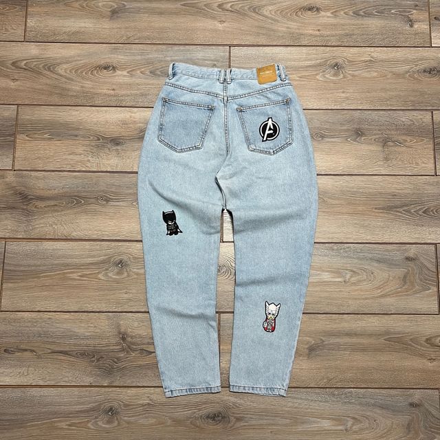 Mom Jeans w Marvel Patches